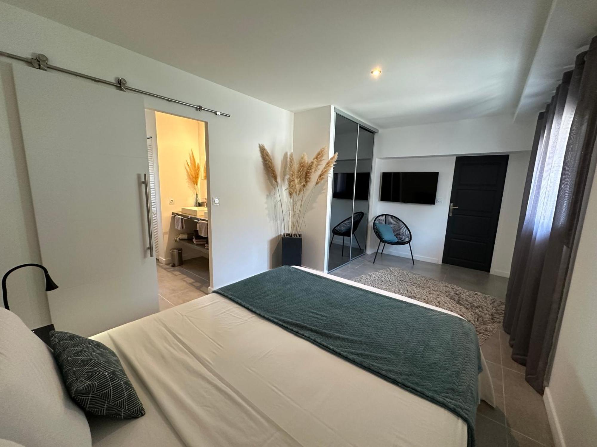 Maison Contemporaine Avec Piscine Privee Chauffee, Entre Plages Et Provence, Borne 11 Kw Istres Eksteriør billede